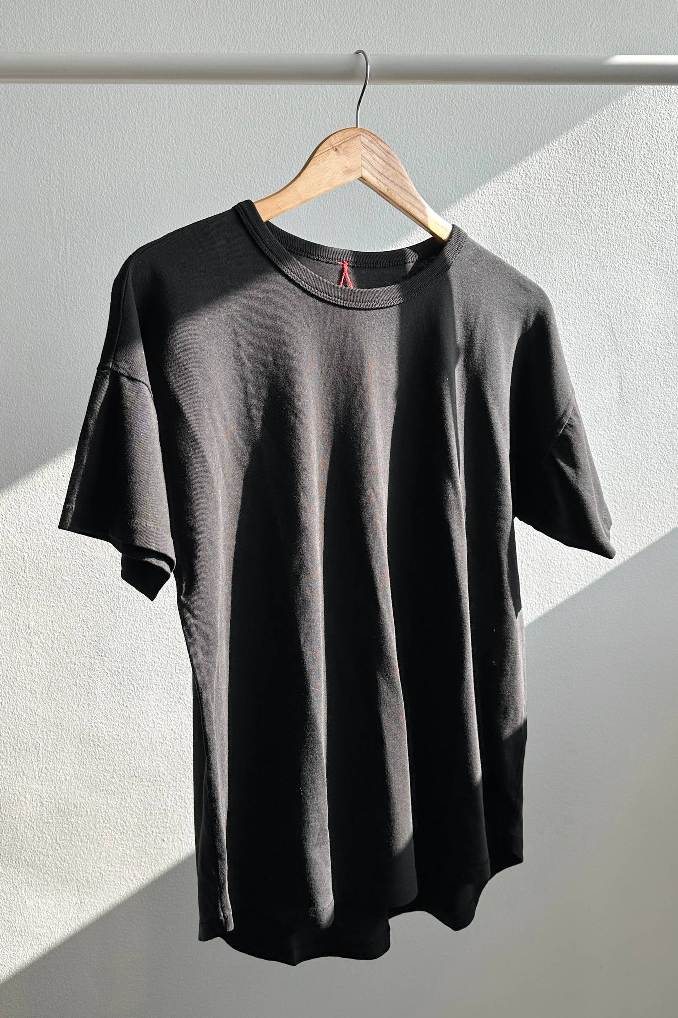 Her Tee Vintage Black