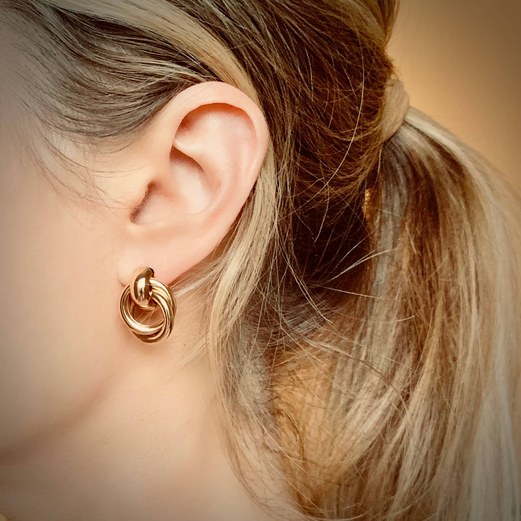 The Perfect Knot Studs| gold